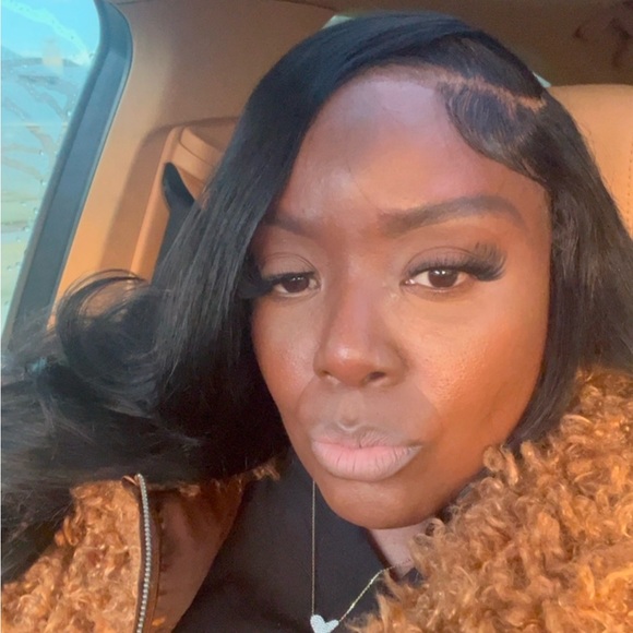 Meet your Posher, Breeana - Picture 2 of 3